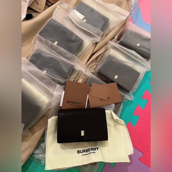 NWT Burberry leather wallet - Picture 7 of 7